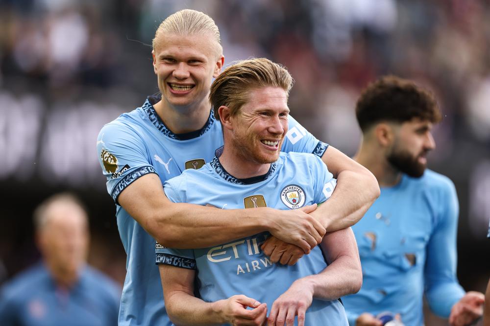 足协杯官方发布决赛纪念产品：纪念徽章38元，围巾58元